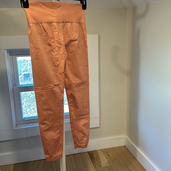 Gymshark adapt seamless leggings in peach, size M - Picture 3 of 4